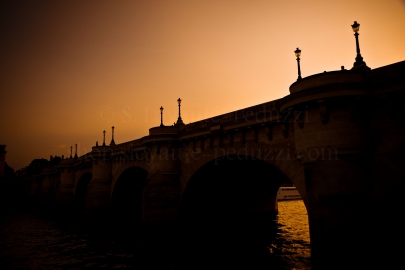 Le Pont-Neuf au soleil couchant
