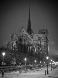 Passant sous la neige, Notre-Dame, Paris